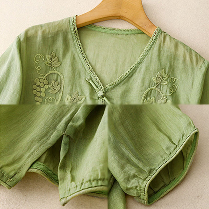 Buddha Stones Chemise en coton pour femme à manches trois-quarts, ornée de dentelle et de motifs de raisins brodés. Fermeture à boutons brandebourg. - image 3