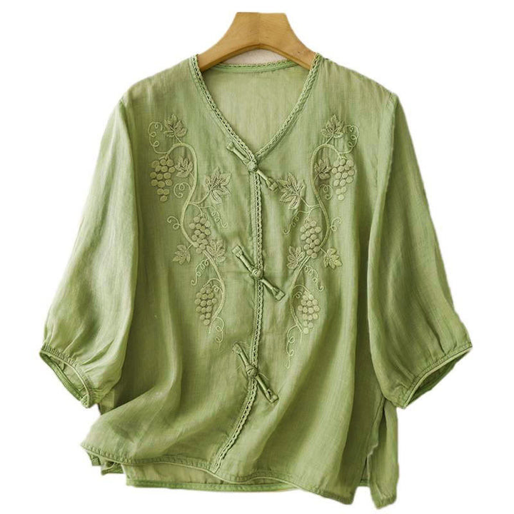 Buddha Stones Chemise en coton pour femme à manches trois-quarts, ornée de dentelle et de motifs de raisins brodés. Fermeture à boutons brandebourg. - image 4