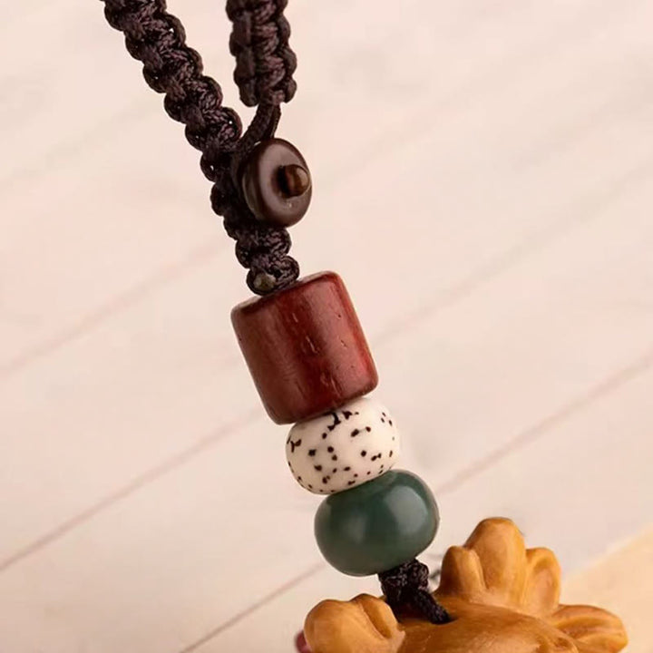 Buddha Stones Porte-clés de bénédiction « Année du Cheval » en bois de santal rouge, étoile, lune et graine de Bodhi - image 27