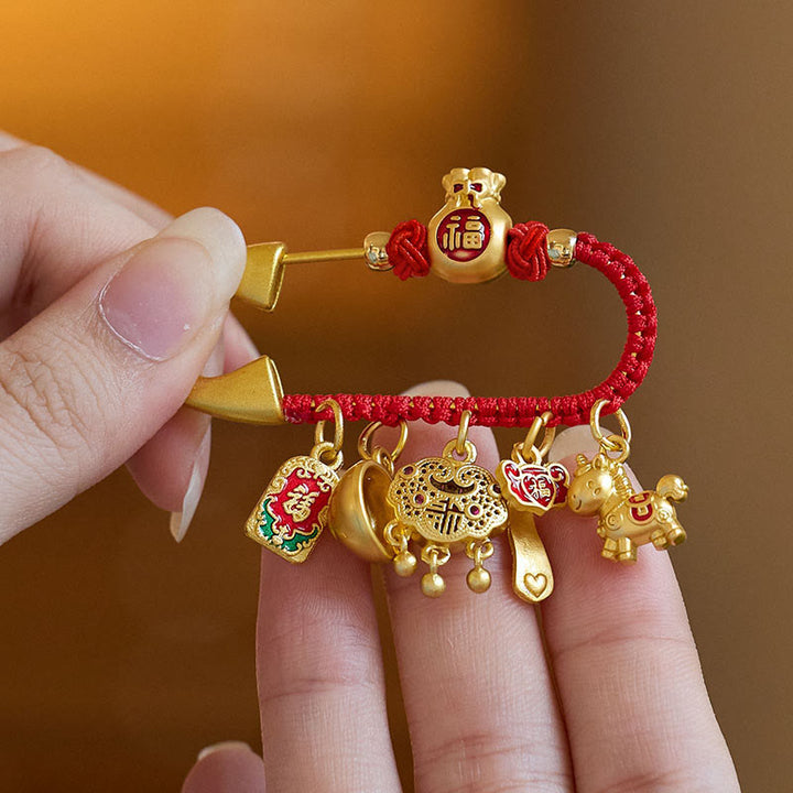 Buddha Stones Année du Cheval Charme Fu Caractère Attirer la Fortune Ruyi Poignée Laiton Broche Porte-Bonheur - image 2
