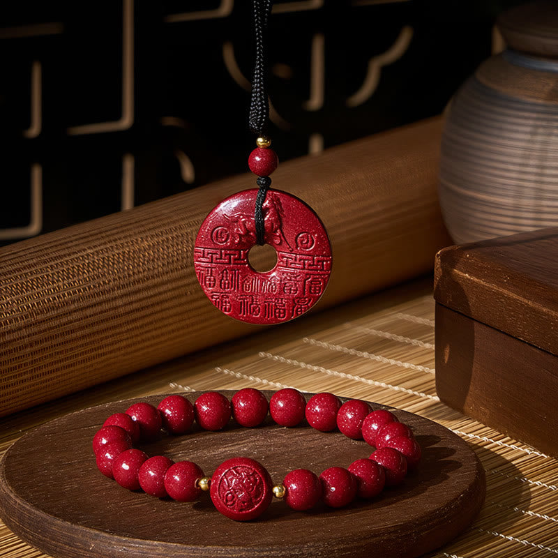 Buddha Stones Boucle de la paix en cinabre de l'année du Cheval, symbole Fu, pour éloigner les mauvais esprits (ensemble) - Le paquet de bénédiction du cinabre du cheval - image 0