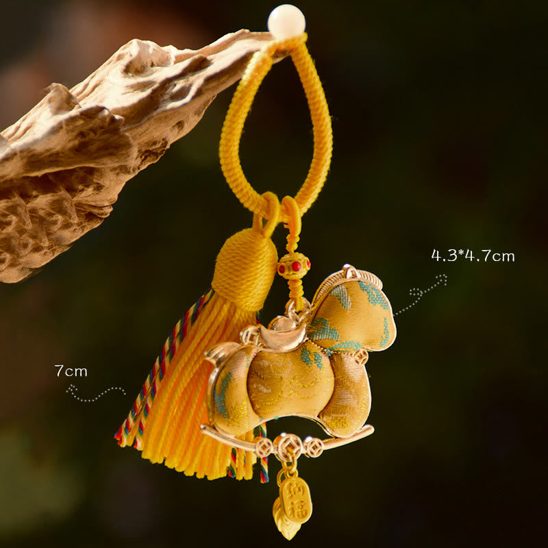 Buddha Stones, broderie Année du Cheval, porte-clés Liberté - Cheval jaune (Dimensions : 43 x 47 mm) - image 2