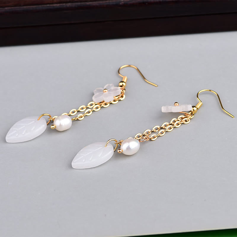 Buddha Stones Boucles d'oreilles pendantes « Bonheur » avec feuilles de fleurs blanches nacrées - image 4