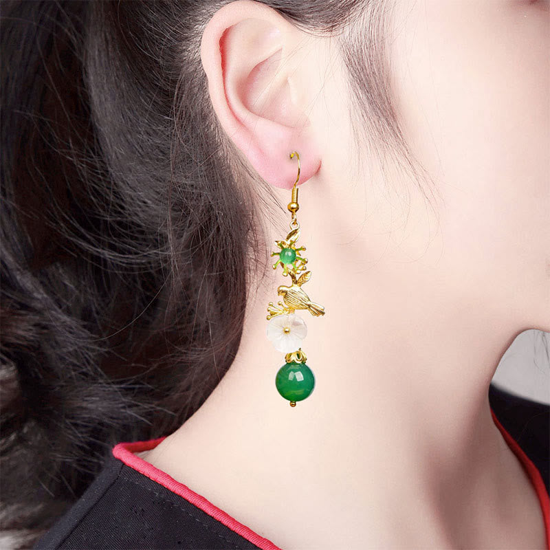 Buddha Stones Boucles d'oreilles pendantes en agate verte, fleur blanche et oiseau, ornées de perles et de perles d'agate verte - image 4