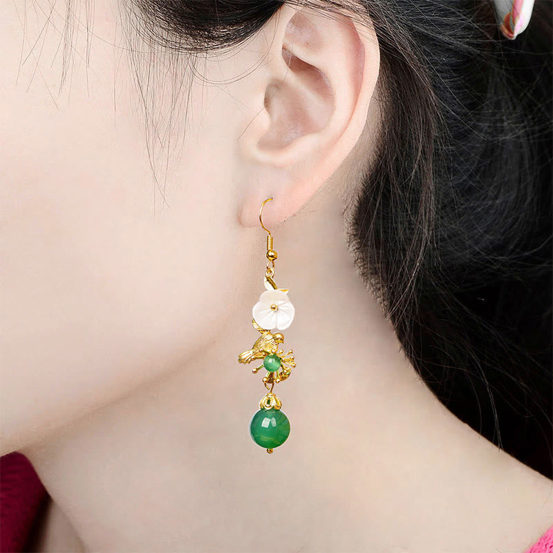 Buddha Stones Boucles d'oreilles pendantes en agate verte, fleur blanche et oiseau, ornées de perles et de perles d'agate verte - image 5