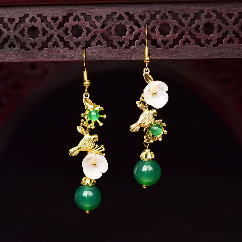 Buddha Stones Boucles d'oreilles pendantes en agate verte, fleur blanche et oiseau, ornées de perles et de perles d'agate verte - image 1