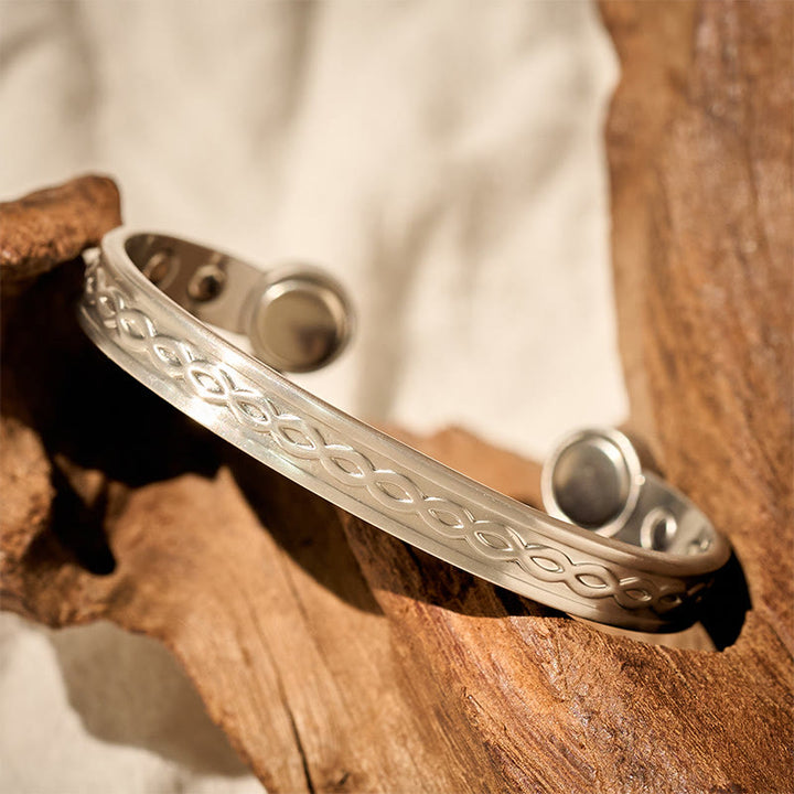 Buddha Stones Bracelet jonc ouvert en cuivre à motif de boucles entrelacées, symbole de chance et d'équilibre. - image 9