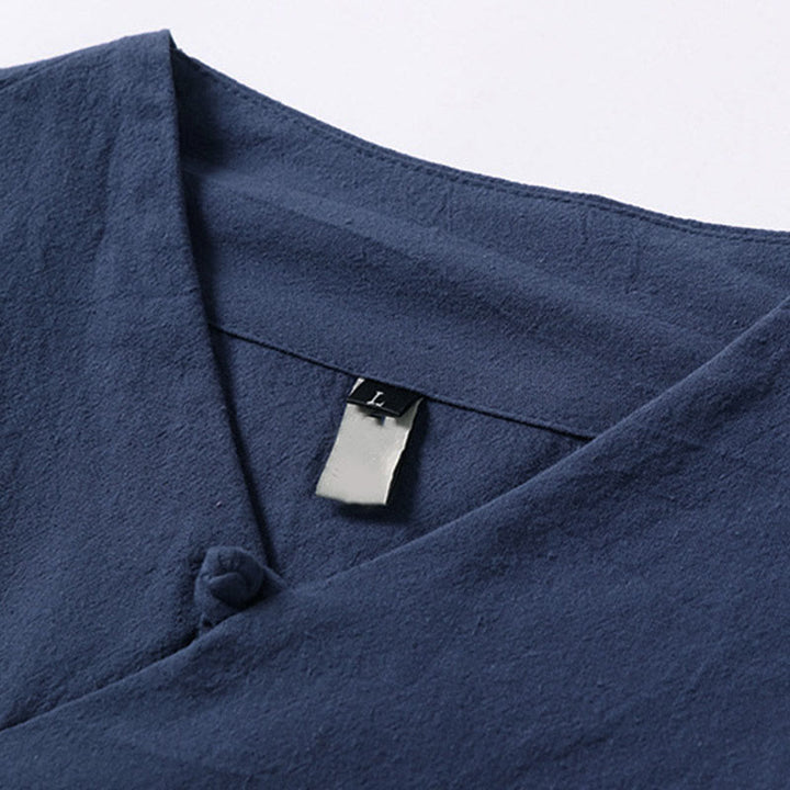 Buddha Stones Chemise d'été simple à col en V et manches courtes en coton et lin pour homme - image 4