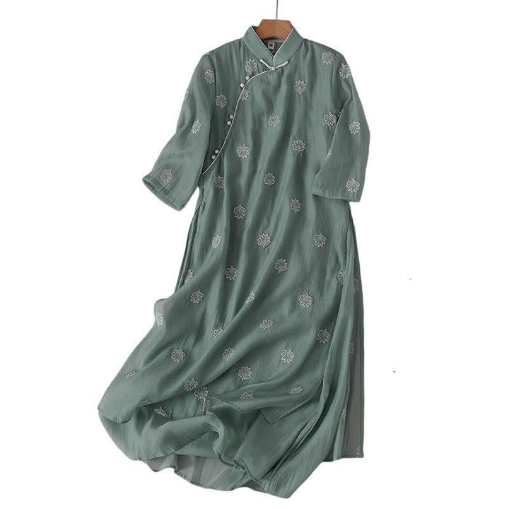 Buddha Stones Robe maxi à broderie florale, col montant à boutons brandebourg et fente latérale, manches mi-longues - image 1