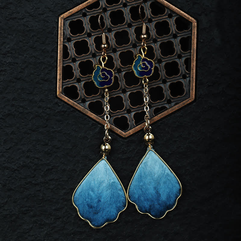 Buddha Stones Boucles d'oreilles pendantes à crochet, en soie artisanale, en forme de pétale, symbole de bonne fortune et de bénédiction. - image 1