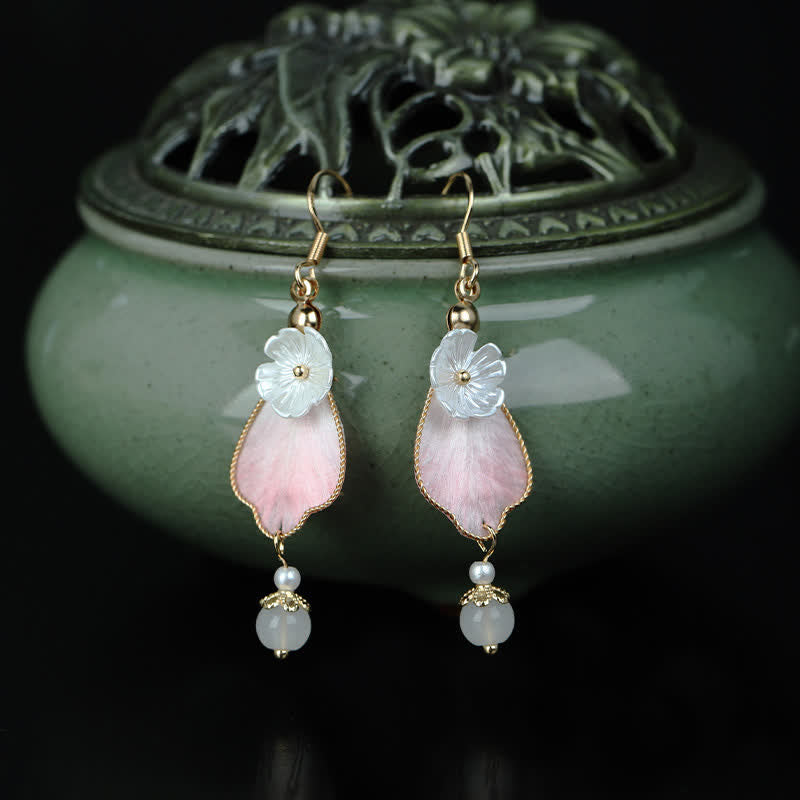 Buddha Stones Boucles d'oreilles pendantes à crochet, en soie artisanale, en forme de pétale, symbole de bonne fortune et de bénédiction. - image 4