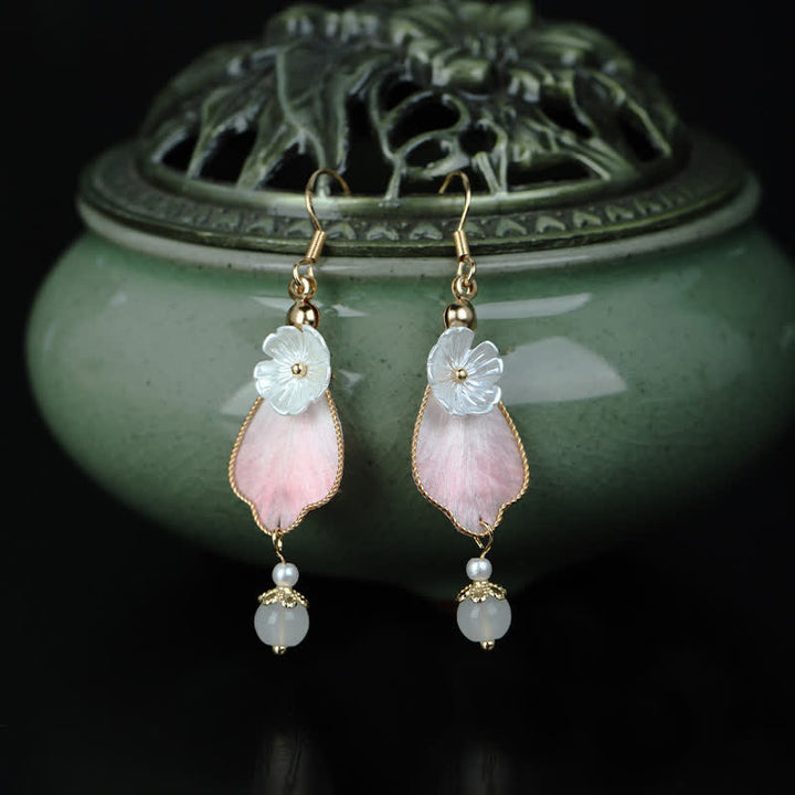 Buddha Stones Boucles d'oreilles pendantes à crochet, en soie artisanale, en forme de pétale, symbole de bonne fortune et de bénédiction. - image 4