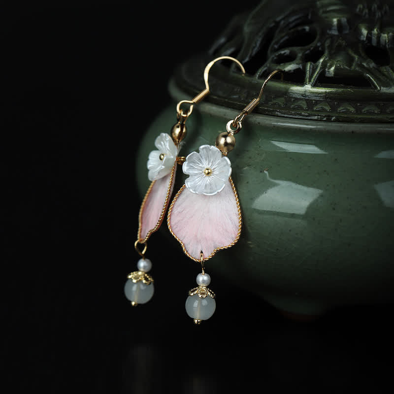 Buddha Stones Boucles d'oreilles pendantes à crochet, en soie artisanale, en forme de pétale, symbole de bonne fortune et de bénédiction. - image 5