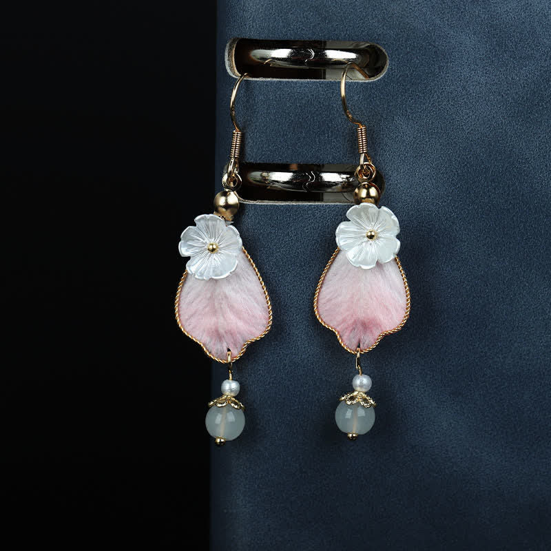 Buddha Stones Boucles d'oreilles pendantes à crochet, en soie artisanale, en forme de pétale, symbole de bonne fortune et de bénédiction. - image 1