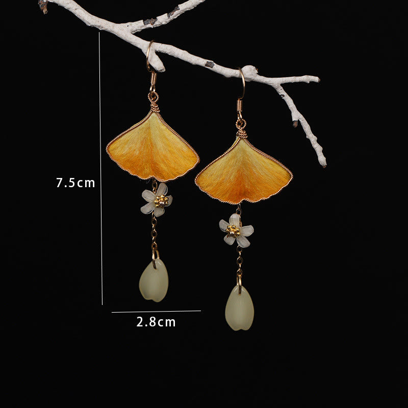 Buddha Stones Boucles d'oreilles pendantes porte-bonheur en soie, faites main, avec feuille de ginkgo jaune et crochet en cuivre. - image 3