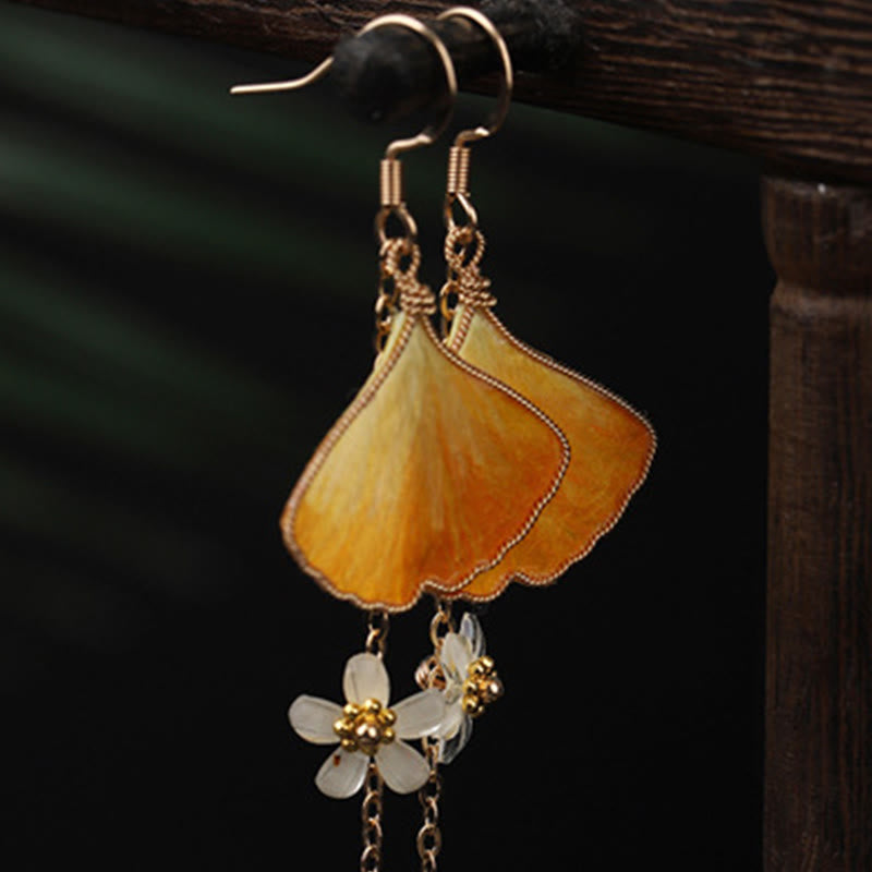 Buddha Stones Boucles d'oreilles pendantes porte-bonheur en soie, faites main, avec feuille de ginkgo jaune et crochet en cuivre. - image 6