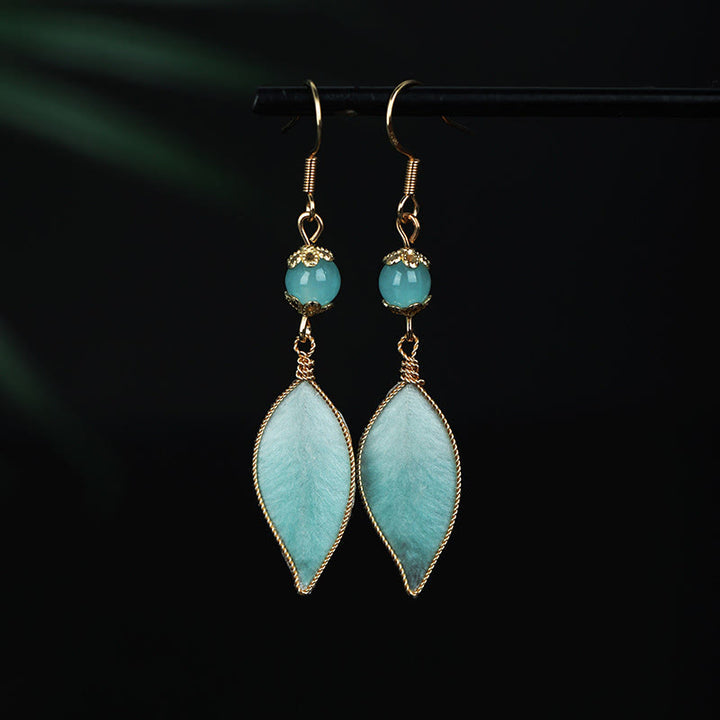 Buddha Stones Boucles d'oreilles pendantes de protection en argent plaqué cuivre et feuille de cyan, faites à la main - Feuille cyan (Dimensions : environ 6 x 1 cm) - image 0