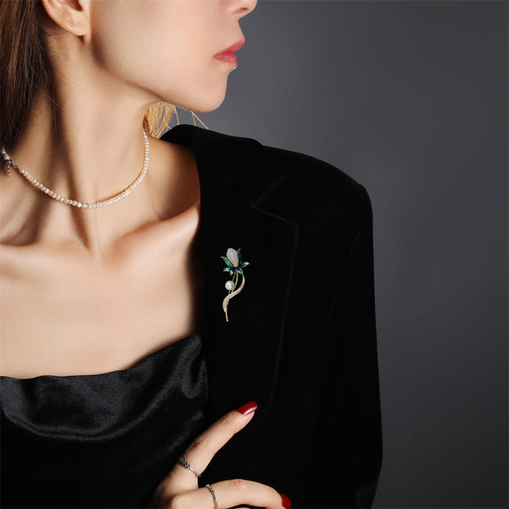 Buddha Stones Broche en cuivre « Fleur de magnolia et perle, symbole d'optimisme » - image 3