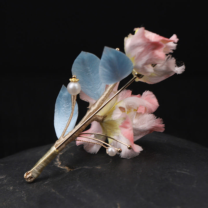 Buddha Stones Broche de protection en soie artisanale ornée d'un iris rose - image 3
