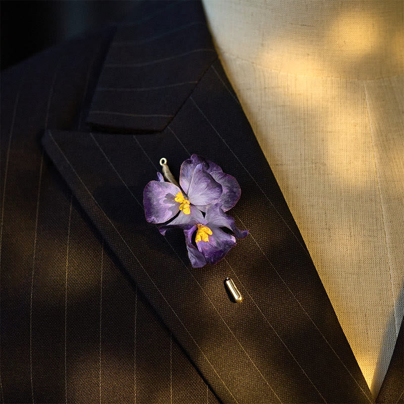Buddha Stones Broche artisanale en velours de soie et fleur d'iris violet clair - image 3