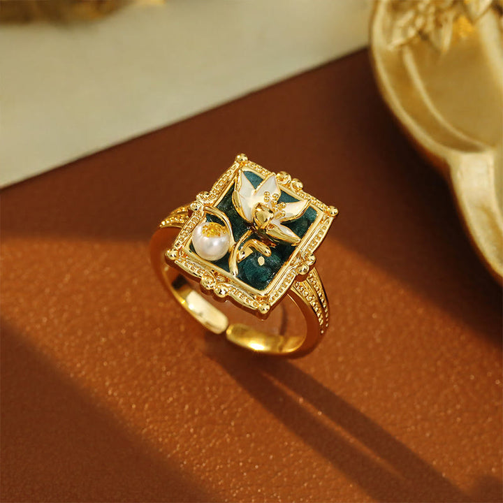 Buddha Stones Bague de richesse en cuivre et perle, peinte à l'huile vintage, représentant une fleur de lotus. - Cuivre (diamètre intérieur de l'anneau : environ 17 mm) - image 0