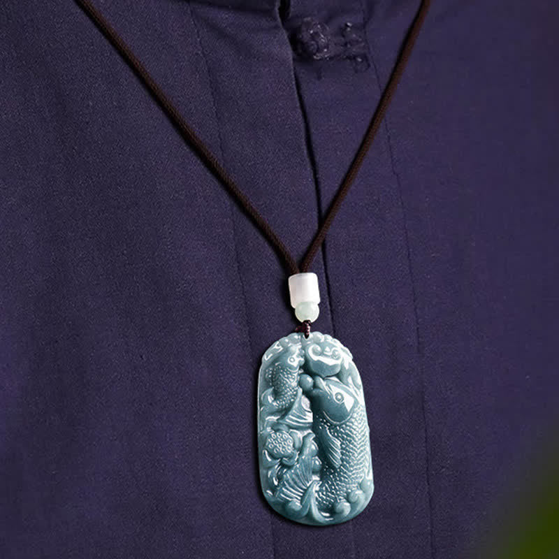 Buddha Stones Collier pendentif en jade naturel sculpté représentant deux carpes koï, symbole de prospérité. - image 8