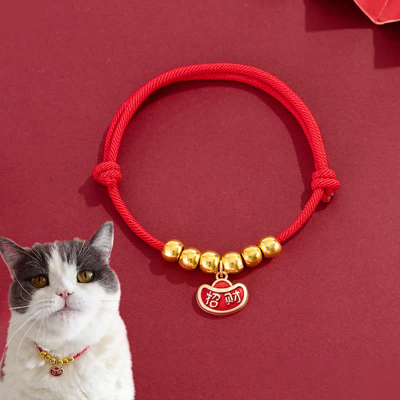 Buddha Stones Collier de protection ajustable pour chats et chiens, orné de perles rouges et du caractère Yuanbao Fu - Pièce de cuivre Yuanbao - 20-33 cm - image 0
