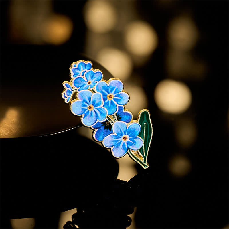 Buddha Stones Broche en cuivre représentant un petit myosotis, un coquelicot, du muguet, un hortensia et un lupin. - Myosotis 2,1*3,8 ​​cm - image 0