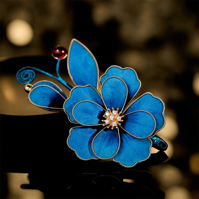 Buddha Stones Broche fleur en velours de soie bleu clair, confectionnée à la main - Fleur bleu clair d'environ 7,5 x 6 cm - image 0