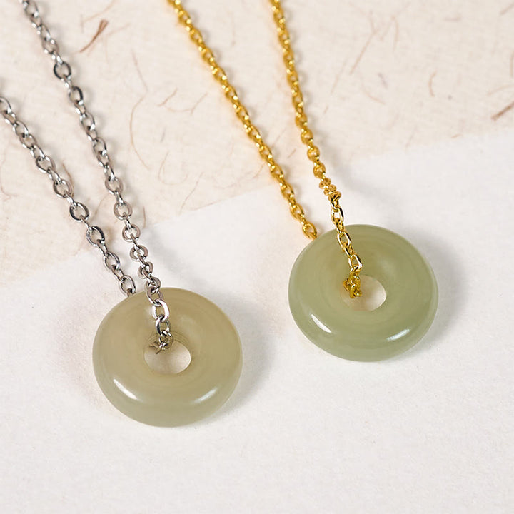 Buddha Stones Collier pendentif boucle de paix en jade vert naturel, symbole de prospérité - image 1