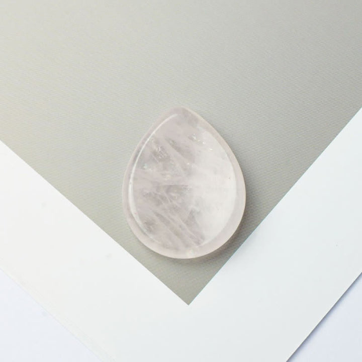 Buddha Stones Pierre anti-stress en forme de larme, cristal décoratif de protection, 34 x 26 x 7,8 cm - Quartz rose naturel (la couleur peut varier) - 34*26*7,8 mm - image 3