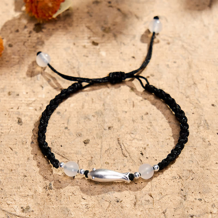 Buddha Stones Bracelet de protection en argent sterling 999 avec motif de carpe koï et agate blanche tressée. - image 2