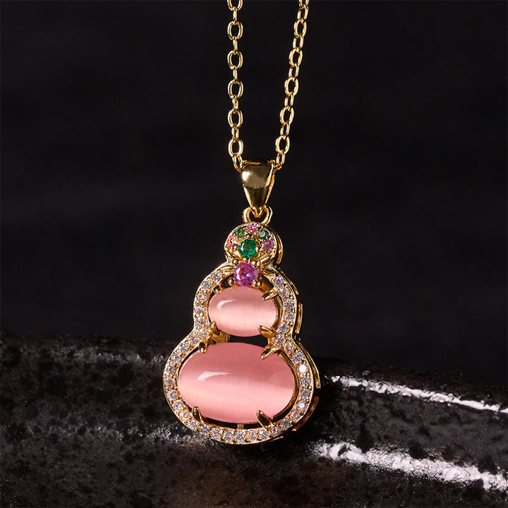 Buddha Stones Pendentif en calcédoine rose en forme de gourde, symbole d'optimisme. - Calcédoine rose - image 0