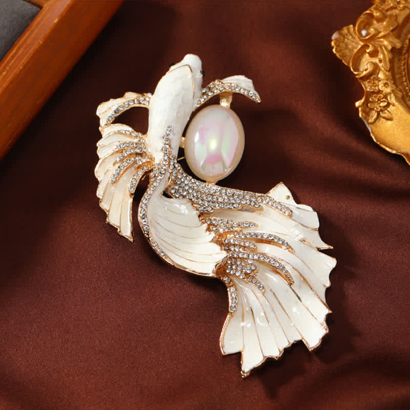 Buddha Stones Broche en perles et carpe koï émaillée - Poisson Koi blanc 5,6*10,3 cm - image 2