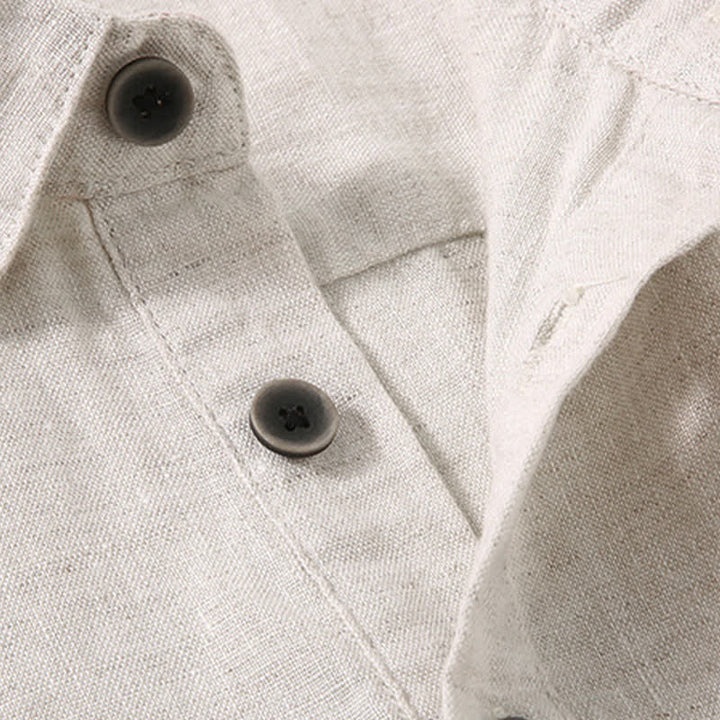 Buddha Stones Chemise d'été minimaliste à manches courtes en lin uni, boutonnée et fendue sur le côté, pour homme - image 2