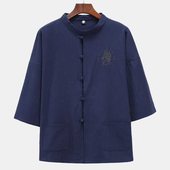 Buddha Stones Chemises d'été pour hommes à manches courtes, col mandarin, broderie cheval, boutons brandebourg, couleur unie, avec poches - Marine - US/UK/AU46，EU56 (5XL) - image 0