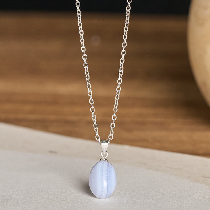 Buddha Stones Collier pendentif en agate dentelle bleue naturelle et cristalline, chaîne et pendentif. - Agate dentelle bleue naturelle (la couleur et la taille peuvent varier) - image 0