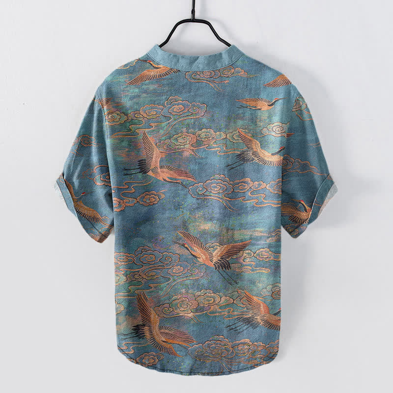 Buddha Stones Chemise homme à manches courtes et demi-boutonnée en coton à motif de grues volantes et de nuages - image 1