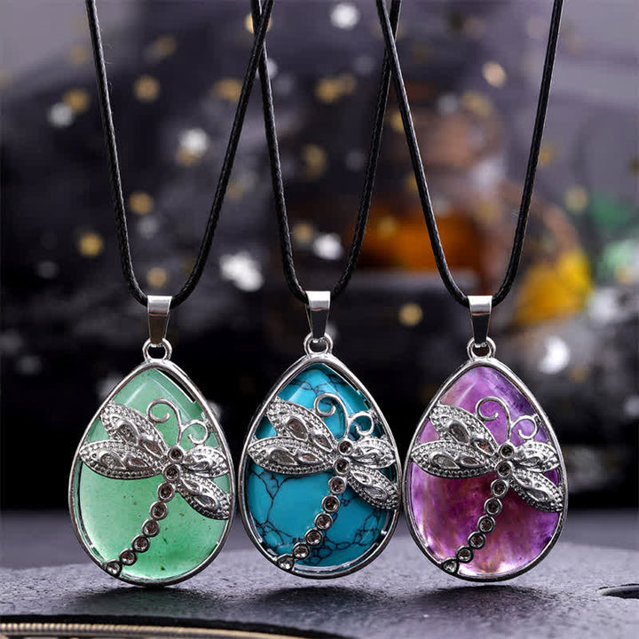 Buddha Stones Collier Balance en aventurine verte naturelle avec incrustation de cristal en forme de larme et libellule. - image 0