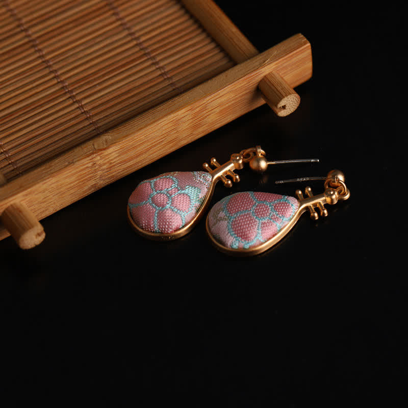 Buddha Stones Boucles d'oreilles artisanales en forme de larme, motif floral en brocart Song, harmonie en brocart. - image 9