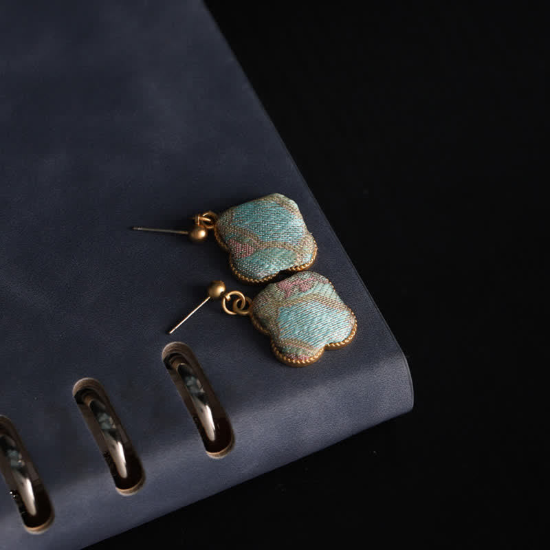 Buddha Stones Boucles d'oreilles pendantes Song Brocade en soie artisanale, motif floral harmonieux - image 1