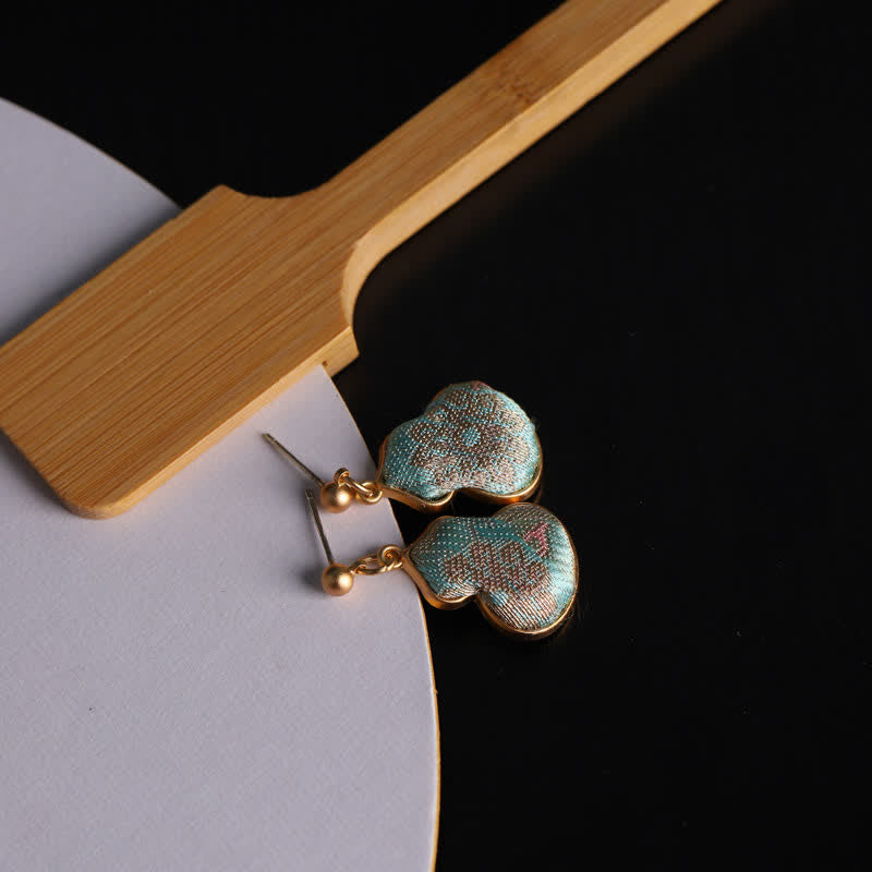 Buddha Stones Boucles d'oreilles pendantes artisanales en brocart Song, en forme de gourde, motif floral et bénédiction - image 2