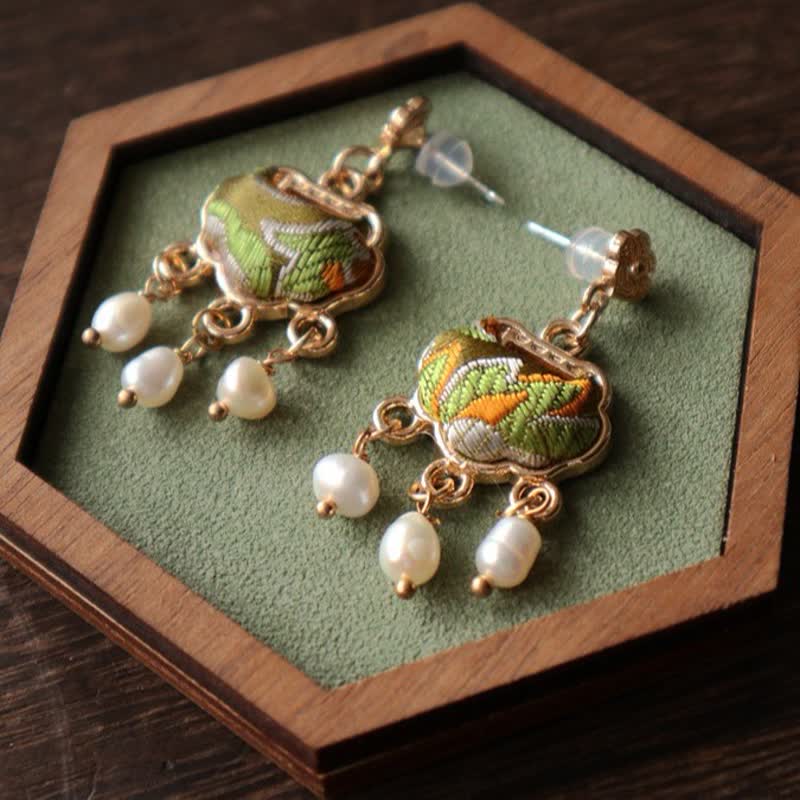 Buddha Stones Boucles d'oreilles pendantes Song Brocade en soie artisanale, ornées d'un fermoir de paix et de perles. - image 4