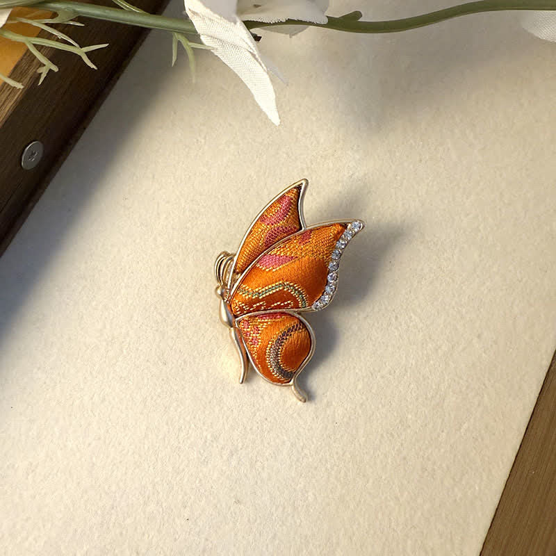 Buddha Stones Broche papillon artisanale en alliage à effet changeant de ton, ornée de strass. - Papillon (Transformation ♥ Amour) - Orange - Brocart Chant (Prospérité♥Harmonie) - image 10