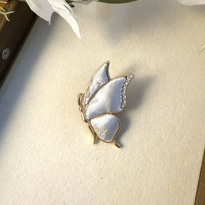 Buddha Stones Broche papillon artisanale en alliage à effet changeant de ton, ornée de strass. - Papillon (Transformation ♥ Amour) - Blanc - Brocart Chant (Prospérité♥Harmonie) - image 8