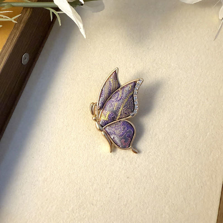 Buddha Stones Broche papillon artisanale en alliage à effet changeant de ton, ornée de strass. - Papillon (Transformation ♥ Amour) - Violet - Brocart Chant (Prospérité♥Harmonie) - image 6