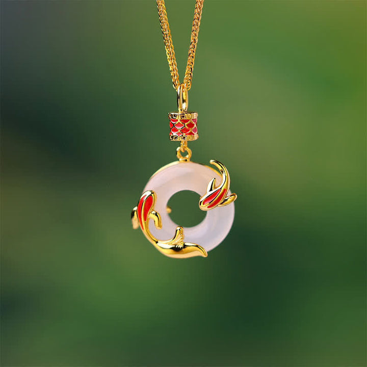 Buddha Stones Collier rond en calcédoine blanche avec boucle de la paix et motif carpe koï - image 3