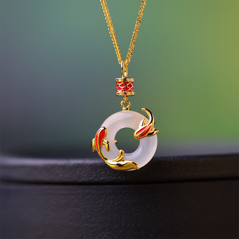Buddha Stones Collier rond en calcédoine blanche avec boucle de la paix et motif carpe koï - Calcédoine blanche (Harmonie ♥ Positive) - image 0