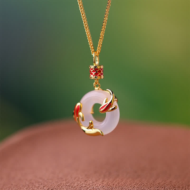 Buddha Stones Collier rond en calcédoine blanche avec boucle de la paix et motif carpe koï - image 4