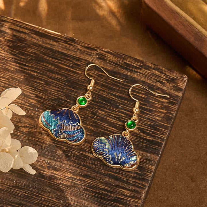 Buddha Stones Boucles d'oreilles Song en brocart bleu en forme de coquillage, perles vertes symbole de prospérité, en forme de larme - image 1